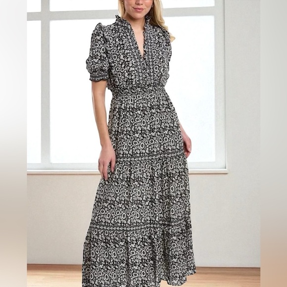 max estudio london Dresses & Skirts - Chic Black and White Patterned Maxi Dress